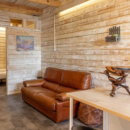 Alberg Taull Hostel *
