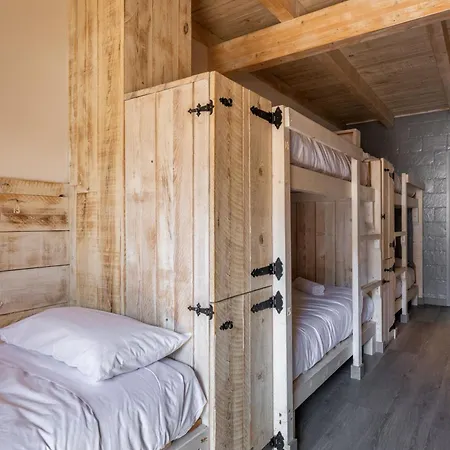 Alberg Taull Hostel *