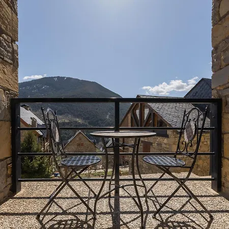 Alberg Taull Hostel *